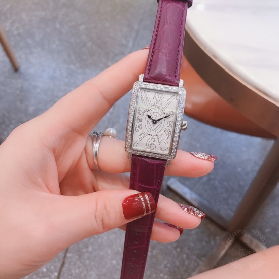 法兰克穆勒Franck muller- 全新爆版长岛系列 新颖FM大logo独特字面 女士潮流腕表 进口石英机芯 316L精钢表壳 真牛皮表带 本款腕表备受时尚女性喜爱,在不同的场合 映耀着她们各自的独特个性与迷人风华 法兰克穆勒Franck muller- 全新爆版长岛系列 新颖FM大logo独特字面 女士潮流腕表 进口石英机芯 316L精钢表壳 真牛皮表带 本款腕表备受时尚女性喜爱,在不同的场合 映耀着她们各自的独特个性与迷人风华