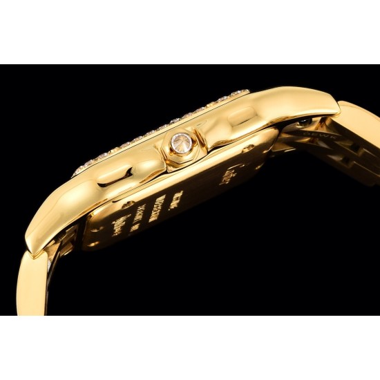 实拍 GF最强女表系列——卡地亚猎豹Panthre de Cartier。华丽而不羁,是Panthre de Cartier猎豹所传达的美学风格。它线条流畅,魅惑动人,柔软服帖于腕间,宛若在肌肤上翩翩起舞。独特的造型彰显成熟优雅、自信动人的女性形象。GF工厂以精湛技艺,原装开模,打造出与正品无异的精美流线表耳,与表壳一体成型。搭载瑞士朗达石英机芯,316L精钢壳套,尺寸:27 x 37毫米,厚度:6毫米,表冠镶嵌一颗合成蓝色尖晶石,镀银表盘,剑形蓝钢指针,100%三度防水。搭配专柜旅行包装物料。 实拍 GF最强女表系列——卡地亚猎豹Panthre de Cartier。华丽而不羁,是Panthre de Cartier猎豹所传达的美学风格。它线条流畅,魅惑动人,柔软服帖于腕间,宛若在肌肤上翩翩起舞。独特的造型彰显成熟优雅、自信动人的女性形象。GF工厂以精湛技艺,原装开模,打造出与正品无异的精美流线表耳,与表壳一体成型。搭载瑞士朗达石英机芯,316L精钢壳套,尺寸:27 x 37毫米,厚度:6毫米,表冠镶嵌一颗合成蓝色尖晶石,镀银表盘,剑形蓝钢指针,100%三度防水。搭配专柜旅行包装物料。