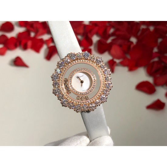 实拍 萧邦Happy Diamonds系列特别款 枫叶美丽并寓意着坚毅精神!即代表永恒爱情送给恋人,也代表对美好的回忆,可送给一路陪伴的朋友,还代表一种岁月的轮回。1比1超前做工同步首发!表面配置三块蓝宝石防刮玻璃,瑞士朗达机芯,尺寸:外径34mm内径14mm。表带14✖️12。 实拍 萧邦Happy Diamonds系列特别款 枫叶美丽并寓意着坚毅精神!即代表永恒爱情送给恋人,也代表对美好的回忆,可送给一路陪伴的朋友,还代表一种岁月的轮回。1比1超前做工同步首发!表面配置三块蓝宝石防刮玻璃,瑞士朗达机芯,尺寸:外径34mm内径14mm。表带14✖️12。