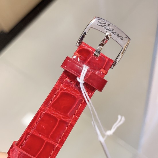 实拍 最新配色 特别款 最强副本萧邦CHOPARD快乐钻系列(原版开模)「中号36mm 」历时一年多研发终于面世,在蓝气球已经是女士标配的时代 萧邦快乐钻系列女表脱颖而出,成为时尚界追捧的一股潮流!此款不但能凸显出钻石的高贵而且更是「女神」最渴望拥有腕表之一 轻松出席各种场合不会出现「同款尴尬」【表带】标配美洲鳄鱼皮 【机芯】采用TOP级海鸥2892机芯,每颗机芯都经制表师的精调细选,确保带来稳定可靠的精准走时。绝世精品!图为36尺寸 实拍 最新配色 特别款 最强副本萧邦CHOPARD快乐钻系列(原版开模)「中号36mm 」历时一年多研发终于面世,在蓝气球已经是女士标配的时代 萧邦快乐钻系列女表脱颖而出,成为时尚界追捧的一股潮流!此款不但能凸显出钻石的高贵而且更是「女神」最渴望拥有腕表之一 轻松出席各种场合不会出现「同款尴尬」【表带】标配美洲鳄鱼皮 【机芯】采用TOP级海鸥2892机芯,每颗机芯都经制表师的精调细选,确保带来稳定可靠的精准走时。绝世精品!图为36尺寸