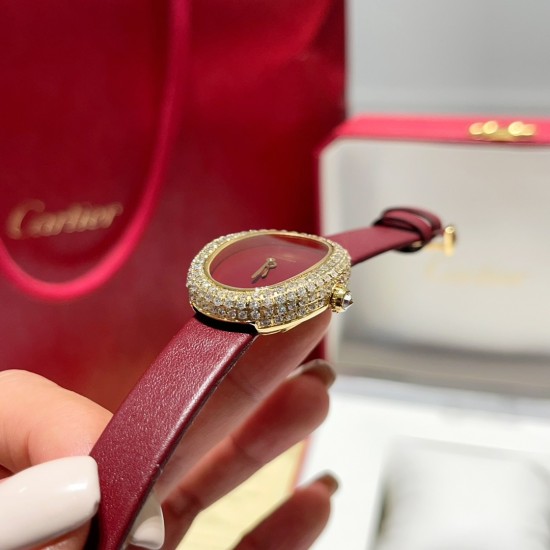 Baignoire de Cartier W:25mm L:32mmBaignoire de Cartier 卡地亚Baignoire1920#浴缸1920系列,进口瑞士石英机芯。316L精钢表壳表扣。整体5A莫桑石镶嵌,淬火钢蓝指针,拱形水晶镜面。表壳尺寸:宽度25mm长度32mm Baignoire de Cartier W:25mm L:32mmBaignoire de Cartier 卡地亚Baignoire1920#浴缸1920系列,进口瑞士石英机芯。316L精钢表壳表扣。整体5A莫桑石镶嵌,淬火钢蓝指针,拱形水晶镜面。表壳尺寸:宽度25mm长度32mm