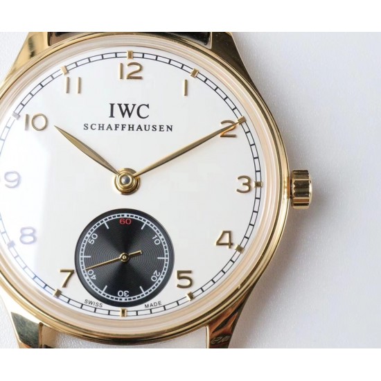 IWC 万国(葡萄牙系列)V3版 IW545408型腕表,简称“琼斯之剑”。正品开模,干练整洁,专为男士打造的腕表。锅盖蓝宝石玻璃,手动上弦的滴答声,背透镶嵌的红宝石,来回摆动的游丝走线,纯粹的机械之美,都让每个狂热的机械爱好者深深着迷!表盘尺寸:44毫米X10机芯类型:手动机㭜系列型号:98295动力储存:46小时表镜材质:兰宝石玻璃表带材质:意大利小牛皮表扣类型:针扣后盖表底:透底功能风格:6位小秒针,纯粹机械之美! IWC 万国(葡萄牙系列)V3版 IW545408型腕表,简称“琼斯之剑”。正品开模,干练整洁,专为男士打造的腕表。锅盖蓝宝石玻璃,手动上弦的滴答声,背透镶嵌的红宝石,来回摆动的游丝走线,纯粹的机械之美,都让每个狂热的机械爱好者深深着迷!表盘尺寸:44毫米X10机芯类型:手动机㭜系列型号:98295动力储存:46小时表镜材质:兰宝石玻璃表带材质:意大利小牛皮表扣类型:针扣后盖表底:透底功能风格:6位小秒针,纯粹机械之美!