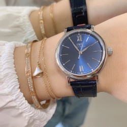 实拍【IWC 2019推出女士全新 Portofino波涛菲诺系列】1⃣️:壳套尺寸34mm/8.8mm采用316精钢材质打磨，每个壳套全程CNC处理所有细节达到完美2⃣️:采用进口日本9015天文台级别经过本厂严格把控 调试 达到零返修稳定性3⃣️:采用瑞士蓝宝石镜面 通透明亮4⃣️字面采用简洁的条丁罗马和表盘十二颗 设计呈现出精致典雅之感5⃣️:表带采用原装快速更换系统 搭配意大利小牛皮皮质柔软细腻:有六种颜色可选(绿色，兰色，黑色，深棕，酒红，粉色)6⃣️:原装表扣采用316精钢材质打磨