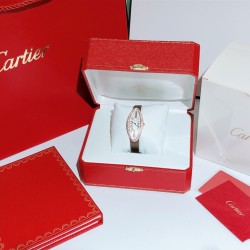 卡地亚-Cartier ❥橄榄形女士腕表❥瑞士石英机芯❥镀膜玻璃镜面❥表壳尺寸22x48mm          厚度约7mm❥有皮带和娟带可选！❥独特的橄榄形表壳镶嵌皓石， 含蓄优雅，代表了卡地亚风格之精髓：简约设计与时尚风范完美融合。