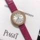 实拍 伯爵-PIAGET 女士腕表 瑞士石英机芯 316L精钢表壳 真牛皮表带 尺寸34*8mm 蓝宝石玻璃镜面 简约的设计,大胆而多彩的配色,以及旋转表圈是伯爵品牌 Possession腕表的特质所在。通过品牌制表师们天马星空的创意,将各个亮色的表带与贵金属、钻石、精钢材质相融,通过圆形盘面的演绎,令全新的 Possession腕表越发闪耀夺目,给人眼前一亮之感。 实拍 伯爵-PIAGET 女士腕表 瑞士石英机芯 316L精钢表壳 真牛皮表带 尺寸34*8mm 蓝宝石玻璃镜面 简约的设计,大胆而多彩的配色,以及旋转表圈是伯爵品牌 Possession腕表的特质所在。通过品牌制表师们天马星空的创意,将各个亮色的表带与贵金属、钻石、精钢材质相融,通过圆形盘面的演绎,令全新的 Possession腕表越发闪耀夺目,给人眼前一亮之感。