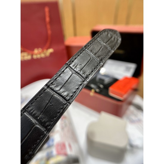 BV 出品-卡地亚SANTOS系列腕表 又添新成员了技术特点:1⃣️镜面:蓝宝石玻璃表镜2⃣️表带:精钢表链、意大利牛皮表带3⃣️表壳:精钢、ADLC碳镀层4⃣️表冠:精钢表冠、镶嵌黑色多切面合 成尖晶石5⃣️表盘:黑色6⃣️尺寸:47.5X39.8X9.38mm7⃣️机芯:进口9019机 BV 出品-卡地亚SANTOS系列腕表 又添新成员了技术特点:1⃣️镜面:蓝宝石玻璃表镜2⃣️表带:精钢表链、意大利牛皮表带3⃣️表壳:精钢、ADLC碳镀层4⃣️表冠:精钢表冠、镶嵌黑色多切面合 成尖晶石5⃣️表盘:黑色6⃣️尺寸:47.5X39.8X9.38mm7⃣️机芯:进口9019机