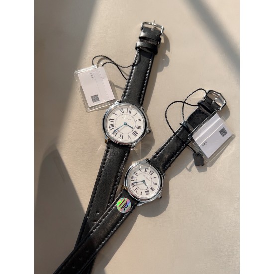 新品Cartier卡地亚Ronde Must伦敦系列石英腕表!全新Ronde Must系列腕表,承袭经典圆形造型以更流畅的表壳,与更精致的表盘设计焕美新姿瞩目回归!焕新表盘:表圈更为丰盈圆润、银色喷砂表盘配备分秒轨与压纹装饰!简约典雅,隽永不凡。别致表冠:镶嵌一颗凸圆形合成尖晶石!精巧雅致,彰显腕表风范。表盘直径:大号36mm、小号29mm。表盘厚度:大号7.89mm、小号7.54mm。机芯一律采用瑞士进口朗达机芯,并覆盖与ZP一致的机芯甲板!原装1:1开模,专注卡地亚 新品Cartier卡地亚Ronde Must伦敦系列石英腕表!全新Ronde Must系列腕表,承袭经典圆形造型以更流畅的表壳,与更精致的表盘设计焕美新姿瞩目回归!焕新表盘:表圈更为丰盈圆润、银色喷砂表盘配备分秒轨与压纹装饰!简约典雅,隽永不凡。别致表冠:镶嵌一颗凸圆形合成尖晶石!精巧雅致,彰显腕表风范。表盘直径:大号36mm、小号29mm。表盘厚度:大号7.89mm、小号7.54mm。机芯一律采用瑞士进口朗达机芯,并覆盖与ZP一致的机芯甲板!原装1:1开模,专注卡地亚