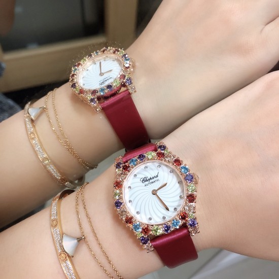 实拍 推出一款性价比超高的萧邦糖果珠宝定制款!萧邦-Chopard 当华美珠宝邂逅钟表技艺,萧邦通过极致工艺将两者合一,奉献出绝世佳作 这件珠宝腕表作品凝聚了来自于Chopard萧邦珠宝工坊的工艺精华,将珠宝化身为腕表,绽放出无与伦比的璀璨光华 搭配进口石英 娟丝表带 实拍 推出一款性价比超高的萧邦糖果珠宝定制款!萧邦-Chopard 当华美珠宝邂逅钟表技艺,萧邦通过极致工艺将两者合一,奉献出绝世佳作 这件珠宝腕表作品凝聚了来自于Chopard萧邦珠宝工坊的工艺精华,将珠宝化身为腕表,绽放出无与伦比的璀璨光华 搭配进口石英 娟丝表带