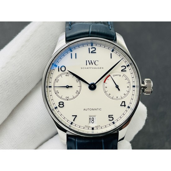 【ZF Factory销量神器】V5升级版 IWC万国葡7-葡萄牙系列 七日链 !1⃣️搭载定制版C.52010自动机械机芯!2⃣️独立小秒针,真动能指示!3⃣️蓝宝石玻璃镜面!4⃣️定制版意大利牛皮表带,原装扣子!5⃣️直径42毫米!ZF出品 必属精品 欢迎您的品鉴! 【ZF Factory销量神器】V5升级版 IWC万国葡7-葡萄牙系列 七日链 !1⃣️搭载定制版C.52010自动机械机芯!2⃣️独立小秒针,真动能指示!3⃣️蓝宝石玻璃镜面!4⃣️定制版意大利牛皮表带,原装扣子!5⃣️直径42毫米!ZF出品 必属精品 欢迎您的品鉴!
