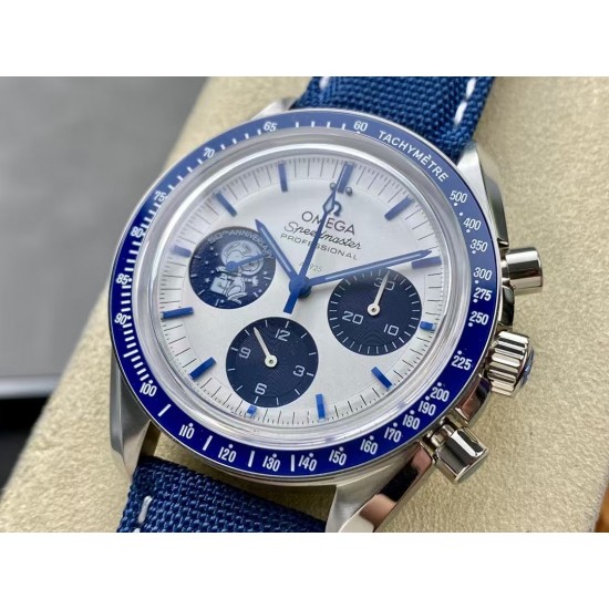 OMEGA 欧米茄 超霸系列!310.32.42.50.02.001“满配版”史努比50周年纪念腕表本次V4版本具体升级如下:1:表壳两侧的倒角以及拉丝打磨均做到和原版一致。2:圈口的陶瓷圈做工颜色均跟原版一致。3:机芯采用3861手动上链跟原版一致,机芯经过多方面升级改良比之前更加稳定。4:此次钢带款是按照国外官网原版开模打造,真正做到1比1对版。5:附带至臻天文台认证卡,同步感应直达官网对应表款!N1出品、带你进入最完美史努比太空遨游! OMEGA 欧米茄 超霸系列!310.32.42.50.02.001“满配版”史努比50周年纪念腕表本次V4版本具体升级如下:1:表壳两侧的倒角以及拉丝打磨均做到和原版一致。2:圈口的陶瓷圈做工颜色均跟原版一致。3:机芯采用3861手动上链跟原版一致,机芯经过多方面升级改良比之前更加稳定。4:此次钢带款是按照国外官网原版开模打造,真正做到1比1对版。5:附带至臻天文台认证卡,同步感应直达官网对应表款!N1出品、带你进入最完美史努比太空遨游!