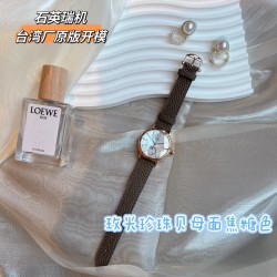 ✨✨IWC万国柏涛菲诺女表     ——昼夜与星辰✨✨，一昼一夜一更替!♥️♥️♥️日月为你转动，把星辰赠予你❤️❤️❤️昼夜显示腕表具有的象征意义，代表着时间的流逝和自然的更迭，日月星辰随时间变化，如太阳随着一天的日出逐渐升起，月亮和星星轮流出现在表盘中，展现腕表的精致和优雅所带有的浪漫色彩，让我们感受到时间的魅力和自然的力量！腕表精致简约，风格百搭，34mm的尺寸更显利落别致，精致美观，也更适合女神的纤细手腕佩戴!内部搭载石英瑞士机芯，蓝宝石玻璃，表带搭配快拆系统！