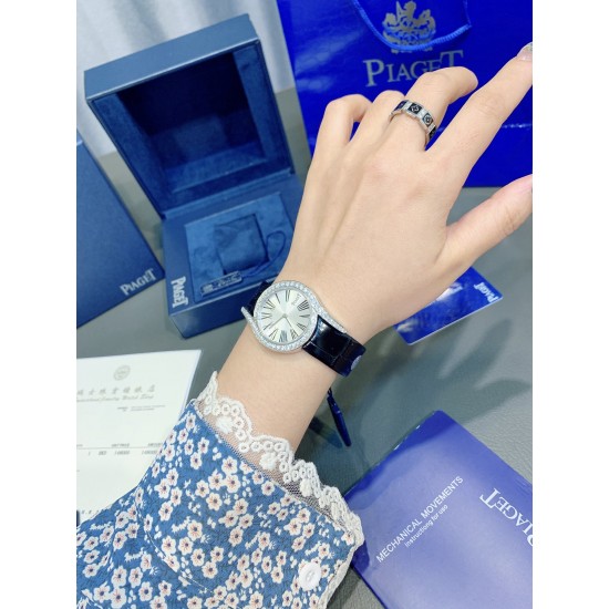 升级版 有芯片感应功能伯爵69Limelight Gala腕表超级版,原装开模,修正现市面任何版本的不足!皮带可配原装【精彩细节】腕表尺寸32mm运用一流的壳套打磨工艺,诠释伯爵优雅气质。.采用定制版瑞士石英机芯,续航给力,走时稳健,零返修。镶饰60颗明亮式切割钻(约0.92克拉)。表扣镶饰单颗明亮式切割施华洛世奇美钻(约0.01克拉)动人线条衬托优雅气质,吊牌有芯片感应。 升级版 有芯片感应功能伯爵69Limelight Gala腕表超级版,原装开模,修正现市面任何版本的不足!皮带可配原装【精彩细节】腕表尺寸32mm运用一流的壳套打磨工艺,诠释伯爵优雅气质。.采用定制版瑞士石英机芯,续航给力,走时稳健,零返修。镶饰60颗明亮式切割钻(约0.92克拉)。表扣镶饰单颗明亮式切割施华洛世奇美钻(约0.01克拉)动人线条衬托优雅气质,吊牌有芯片感应。