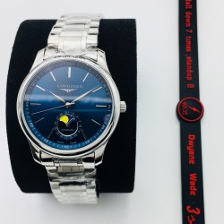 【LG Factory】新力作 浪琴Longines新款「Master Moonphase」月相日历腕表，采用ETA2824-2机芯，功能完美同步，防水深度30米，表耳线条温润流畅。表盘为大三针布局，最特别之处是表圈分钟刻度圈为立体倾斜的设计，提供出色的表盘层次感。6点的月相盘与日历功能融为一体。表盘共有3种款式：银白色麦粒纹搭配衬线体阿拉伯数字时标，黑色麦粒纹搭配罗马数字时标，蓝色日晖纹搭配棍状时标 ，直径40毫米，厚度10毫米，意大利进口小牛皮 原装蝴蝶扣 ⚠️请认准独家品质！LG品质 值得信赖！