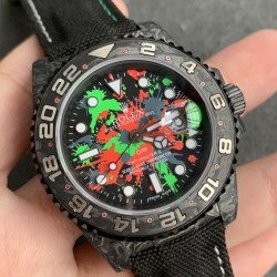 Diw新作勞力士超限量GMT-MASTER II  Diw团队重新制作了碳纤维表壳，同时包含表圈、面盘等零件也全都是碳纤维材质，其中碳纤维表圈上数字刻度首次采用全新碳纤维植丁技术（非填油）塑造丰富视觉层次，质感细腻。透视底盖可清楚展示正反快速调日历的劳力士专属cal.3186机芯。搭配柔软魔术贴表带和一体碳纤维表扣。首批量产提供4种颜色表盘可选，5种不同颜色风格表带。