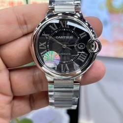 “黑色气球”！Cartier 卡地亚 蓝气球系列 以风格细腻，格调优雅著称，精钢表壳的色泽度使得腕表如气球般轻盈，罗马数字时标在表盘上显得复古深邃，蓝宝石玻璃镜面  烧钢蓝指针！