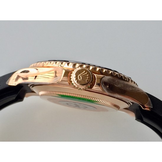 【APEX出品】劳力士YACHT-MASTER"116655"(YM金游艇)系列,40mm直径,表壳四个耳底钢印和正品一模一样表针的中轴相当出色,就连中轴处的铆钉都做得很乱真,搭配2824自动机械机芯,走时精准。镜面抛光双凹曲线面蓝宝石镜面,纯水刀切割,原版对应打磨拉丝处理,圈口一体成型(非蚀刻)铂金电镀刻度色泽均匀永不褪色,冰蓝色超亮夜光,圈口夜光珠镜面为双卜蓝宝石玻璃。原装表扣,扣内侧抛光腐蚀工艺钢印!APEX之作,致敬原版,挑战更好! 【APEX出品】劳力士YACHT-MASTER"116655"(YM金游艇)系列,40mm直径,表壳四个耳底钢印和正品一模一样表针的中轴相当出色,就连中轴处的铆钉都做得很乱真,搭配2824自动机械机芯,走时精准。镜面抛光双凹曲线面蓝宝石镜面,纯水刀切割,原版对应打磨拉丝处理,圈口一体成型(非蚀刻)铂金电镀刻度色泽均匀永不褪色,冰蓝色超亮夜光,圈口夜光珠镜面为双卜蓝宝石玻璃。原装表扣,扣内侧抛光腐蚀工艺钢印!APEX之作,致敬原版,挑战更好!