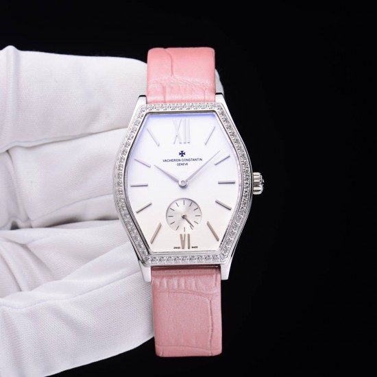 实拍 江诗丹顿-Vacheron Constantin 作为世界上历史悠久的钟表制造商从未停止生产,秉承悉力以赴,精益求精的品牌座右铭,其中有一款-Malte系列25530/000R-9742,经典酒桶型婉表,防磨水晶镜面,内部经反光处理,配置瑞士原装石英机芯,尺寸28.40*38.67毫米,厚度7.28毫米。表壳电镀18K白金/玫瑰金,表带有布绢带,牛皮带两种选择,针扣配带.市面最高版本,你值得拥有。 实拍 江诗丹顿-Vacheron Constantin 作为世界上历史悠久的钟表制造商从未停止生产,秉承悉力以赴,精益求精的品牌座右铭,其中有一款-Malte系列25530/000R-9742,经典酒桶型婉表,防磨水晶镜面,内部经反光处理,配置瑞士原装石英机芯,尺寸28.40*38.67毫米,厚度7.28毫米。表壳电镀18K白金/玫瑰金,表带有布绢带,牛皮带两种选择,针扣配带.市面最高版本,你值得拥有。