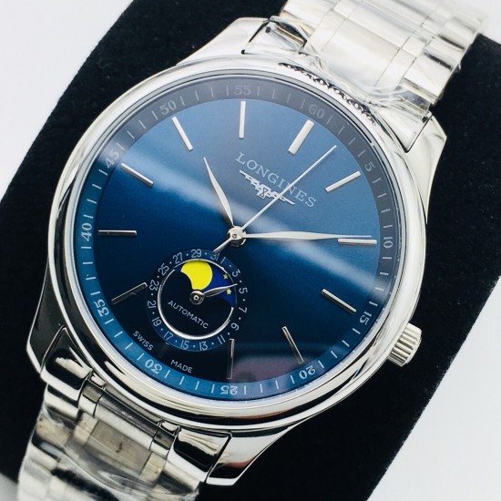 【LG Factory】新力作 浪琴Longines新款「Master Moonphase」月相日历腕表,采用ETA2824-2机芯,功能完美同步,防水深度30米,表耳线条温润流畅。表盘为大三针布局,最特别之处是表圈分钟刻度圈为立体倾斜的设计,提供出色的表盘层次感。6点的月相盘与日历功能融为一体。表盘共有3种款式:银白色麦粒纹搭配衬线体阿拉伯数字时标,黑色麦粒纹搭配罗马数字时标,蓝色日晖纹搭配棍状时标 ,直径40毫米,厚度10毫米,意大利进口小牛皮 原装蝴蝶扣 ⚠️请认准独家品质!LG品质 值得信赖! 【LG Factory】新力作 浪琴Longines新款「Master Moonphase」月相日历腕表,采用ETA2824-2机芯,功能完美同步,防水深度30米,表耳线条温润流畅。表盘为大三针布局,最特别之处是表圈分钟刻度圈为立体倾斜的设计,提供出色的表盘层次感。6点的月相盘与日历功能融为一体。表盘共有3种款式:银白色麦粒纹搭配衬线体阿拉伯数字时标,黑色麦粒纹搭配罗马数字时标,蓝色日晖纹搭配棍状时标 ,直径40毫米,厚度10毫米,意大利进口小牛皮 原装蝴蝶扣 ⚠️请认准独家品质!LG品质 值得信赖!