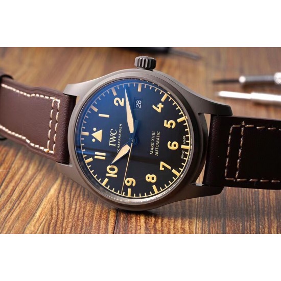 IWC 万国 钛灰 马克系列，日本全自动机械腕表，现震撼来袭，越带越有质感，尺寸39mm！棕色意大利小牛皮表带！