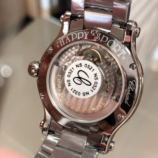 ★实拍《YF》萧邦HAPPY DIAMONDS 市面上最高版本钢带版 钢带加表盘七颗水钻设计 简约大气中带女人味女性美不单单以包包为主 有一款百搭的手表也很重要 如果你有选择恐惧症 这款就是你的唯一 ★实拍《YF》萧邦HAPPY DIAMONDS 市面上最高版本钢带版 钢带加表盘七颗水钻设计 简约大气中带女人味女性美不单单以包包为主 有一款百搭的手表也很重要 如果你有选择恐惧症 这款就是你的唯一