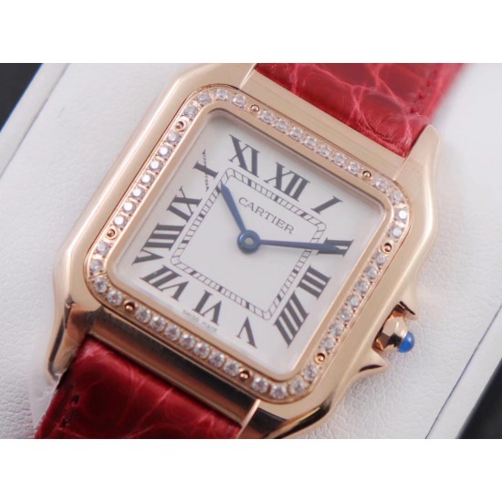 实拍 8848F Panthre de Cartier 卡地亚猎豹手表,华丽而不羁,是Panthre de Cartier猎豹所传达的美学风格。它线条流畅,魅惑动人,柔软服帖于腕间,宛若在肌肤上翩翩起舞。独特的造型彰显成熟优雅、自信动人的女性形象。表壳一体成型,搭配正品使用原装瑞士石英机芯,316L精钢壳套,镶嵌钻石 把头镶嵌一颗合成蓝色尖晶石,镀银表盘,剑形蓝钢指针,100%三度防水,尺寸:27 x 37毫米,22*30毫米,二个尺寸。每块表都有独立的机身编号。 实拍 8848F Panthre de Cartier 卡地亚猎豹手表,华丽而不羁,是Panthre de Cartier猎豹所传达的美学风格。它线条流畅,魅惑动人,柔软服帖于腕间,宛若在肌肤上翩翩起舞。独特的造型彰显成熟优雅、自信动人的女性形象。表壳一体成型,搭配正品使用原装瑞士石英机芯,316L精钢壳套,镶嵌钻石 把头镶嵌一颗合成蓝色尖晶石,镀银表盘,剑形蓝钢指针,100%三度防水,尺寸:27 x 37毫米,22*30毫米,二个尺寸。每块表都有独立的机身编号。