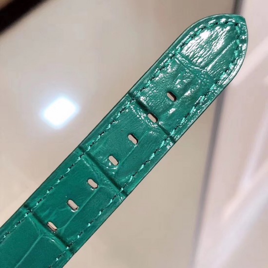 萧邦 CHOPARD IMPERIALE 系列腕表。独特风格带您走进一个新阶段并且成功塑造了崇尚自我表达和与众不同的生活化概念,316精钢材质,此表款全手工镶嵌施华洛世奇水晶钻,成为了美式奢侈生活风格的代表!进口石英机芯以及精细做工,佩戴贴手舒适,设计风格简约明朗。充满奢华璀璨的气息,光彩夺人、让你瞬间提升华丽的气质 萧邦 CHOPARD IMPERIALE 系列腕表。独特风格带您走进一个新阶段并且成功塑造了崇尚自我表达和与众不同的生活化概念,316精钢材质,此表款全手工镶嵌施华洛世奇水晶钻,成为了美式奢侈生活风格的代表!进口石英机芯以及精细做工,佩戴贴手舒适,设计风格简约明朗。充满奢华璀璨的气息,光彩夺人、让你瞬间提升华丽的气质