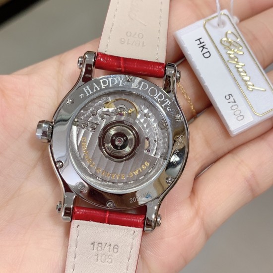 实拍 最新配色 特别款 最强副本萧邦CHOPARD快乐钻系列(原版开模)「中号36mm 」历时一年多研发终于面世,在蓝气球已经是女士标配的时代 萧邦快乐钻系列女表脱颖而出,成为时尚界追捧的一股潮流!此款不但能凸显出钻石的高贵而且更是「女神」最渴望拥有腕表之一 轻松出席各种场合不会出现「同款尴尬」【表带】标配美洲鳄鱼皮 【机芯】采用TOP级海鸥2892机芯,每颗机芯都经制表师的精调细选,确保带来稳定可靠的精准走时。绝世精品!图为36尺寸 实拍 最新配色 特别款 最强副本萧邦CHOPARD快乐钻系列(原版开模)「中号36mm 」历时一年多研发终于面世,在蓝气球已经是女士标配的时代 萧邦快乐钻系列女表脱颖而出,成为时尚界追捧的一股潮流!此款不但能凸显出钻石的高贵而且更是「女神」最渴望拥有腕表之一 轻松出席各种场合不会出现「同款尴尬」【表带】标配美洲鳄鱼皮 【机芯】采用TOP级海鸥2892机芯,每颗机芯都经制表师的精调细选,确保带来稳定可靠的精准走时。绝世精品!图为36尺寸