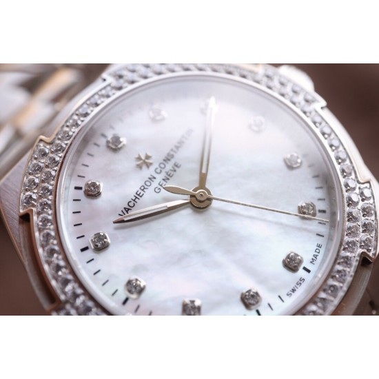 实拍【Vacheron Constantin江诗丹顿】纵横四海系列OVERSEAS女款小号型钢带款——一款极具魅力和旅行精神的女性腕表【表壳】直径36mm适合大部分女性佩戴,84颗圆形切割施华洛水更是钻璀璨夺目 【表盘】简约的大三针设计 旭日纹缎面拉丝的工艺处理 深邃优雅 时标均带白色夜光涂层 【机芯】CITIZEN8系列改Cal.5300机芯(机芯稳定零返修 ) 原装18k纳米镀金质摆陀 实拍【Vacheron Constantin江诗丹顿】纵横四海系列OVERSEAS女款小号型钢带款——一款极具魅力和旅行精神的女性腕表【表壳】直径36mm适合大部分女性佩戴,84颗圆形切割施华洛水更是钻璀璨夺目 【表盘】简约的大三针设计 旭日纹缎面拉丝的工艺处理 深邃优雅 时标均带白色夜光涂层 【机芯】CITIZEN8系列改Cal.5300机芯(机芯稳定零返修 ) 原装18k纳米镀金质摆陀