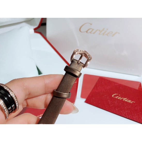 卡地亚-Cartier ❥橄榄形女士腕表❥瑞士石英机芯❥镀膜玻璃镜面❥表壳尺寸22x48mm 厚度约7mm❥有皮带和娟带可选!❥独特的橄榄形表壳镶嵌皓石, 含蓄优雅,代表了卡地亚风格之精髓:简约设计与时尚风范完美融合。 卡地亚-Cartier ❥橄榄形女士腕表❥瑞士石英机芯❥镀膜玻璃镜面❥表壳尺寸22x48mm 厚度约7mm❥有皮带和娟带可选!❥独特的橄榄形表壳镶嵌皓石, 含蓄优雅,代表了卡地亚风格之精髓:简约设计与时尚风范完美融合。