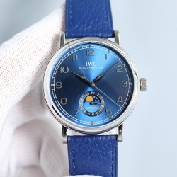 IWC 万国 柏涛菲诺系列，指针式日历功能，最受欢迎的简洁，优雅，大气的正装风范手表！6字位表盘为最新日历盘！【表壳】39毫米的表壳与正品一致！瑞士级精工打磨抛光！使得外观圆润饱满，细节到位！非常漂亮！【表盘】双卜蓝宝石表镜防眩光镀膜，表盘采用最经典的柳叶针，顶级工艺表盘！精心制作，完美还原！【机芯】独家采用进口2824机芯（精密技术做到同级别最薄）！走时精准耐用！【表带】意大利真皮纹表带！