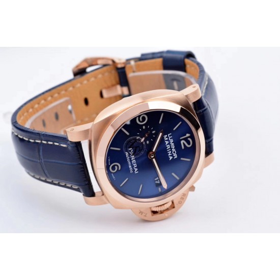 VS 沛纳海 廖凡代言新品:44MM“骚蓝”庐米诺红金腕表PAM 1112。唯有沛纳海红金表浓郁深厚,特征性设计,视觉上独特,形态上扎实,买红金系列的那必定是真爱粉无疑! VS 沛纳海 廖凡代言新品:44MM“骚蓝”庐米诺红金腕表PAM 1112。唯有沛纳海红金表浓郁深厚,特征性设计,视觉上独特,形态上扎实,买红金系列的那必定是真爱粉无疑!