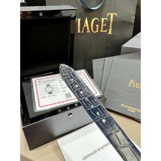 真钻来了 伯爵“时来运转”顶级奢侈品入门款第一眼看到它的时候我一眼就中,首先是外观设计足够百搭,➕上外层一圈可来回转动 很有寓意、一起“转动,遇见非凡”。大号34mm,深蓝色鳄鱼皮可轻松拆卸 看上去就高端,机芯采用瑞士进口石英机芯,螺旋式表圈316L精钢打磨抛光 表面光亮如镜、表盘内圈钻石刻度真钻,圈口外镶2.5分真钻 ,字面刻度11颗真钻,内外都是真钻 ,如假包换附上一表一证 真钻来了 伯爵“时来运转”顶级奢侈品入门款第一眼看到它的时候我一眼就中,首先是外观设计足够百搭,➕上外层一圈可来回转动 很有寓意、一起“转动,遇见非凡”。大号34mm,深蓝色鳄鱼皮可轻松拆卸 看上去就高端,机芯采用瑞士进口石英机芯,螺旋式表圈316L精钢打磨抛光 表面光亮如镜、表盘内圈钻石刻度真钻,圈口外镶2.5分真钻 ,字面刻度11颗真钻,内外都是真钻 ,如假包换附上一表一证