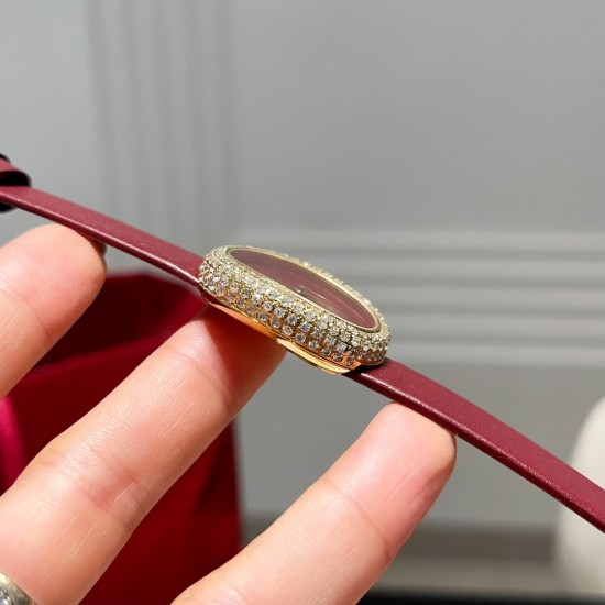 Baignoire de Cartier W:25mm L:32mmBaignoire de Cartier 卡地亚Baignoire1920#浴缸1920系列,进口瑞士石英机芯。316L精钢表壳表扣。整体5A莫桑石镶嵌,淬火钢蓝指针,拱形水晶镜面。表壳尺寸:宽度25mm长度32mm Baignoire de Cartier W:25mm L:32mmBaignoire de Cartier 卡地亚Baignoire1920#浴缸1920系列,进口瑞士石英机芯。316L精钢表壳表扣。整体5A莫桑石镶嵌,淬火钢蓝指针,拱形水晶镜面。表壳尺寸:宽度25mm长度32mm