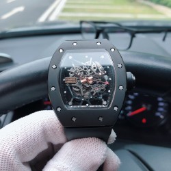 SJ出品 理查德米.勒RM35 GOLD AND CERAMIC全新限量腕表 釆用三件式结构，上下表圈和底盖分別以NTPT原装碳纤维纹路和了316精钢，字面则配备红色表冠衬垫 ，标志和表带相映成趣 ，精致小配件一层叠一层让表面变的更加层次感  ，搭配原装全自动进口机芯，尺寸50X43mm 三杰精致推荐男士机械腕表 SJ为你精心挑选超真实实物图拍摄
