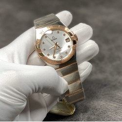欧米茄双鹰星座系列 38mm 搭载原版一比一欧米加专用机芯8500 ps欢迎去专柜进行对比 316医用精钢 蓝宝石水晶镜面 指针是一比一批花指针， 整款腕表给人一种很经典的感觉！出货实拍