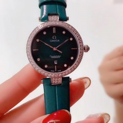 OMEGA-欧米茄 最新碟飞系列女士腕表，将华丽与经典融合，创造出惊艳巨作，表盘清新淡雅，色彩的格调将华丽装点腕间，悦享浪漫之感，316精钢表壳，进口石英机芯，尺寸：32mm，魅力彰显，出独特的美观