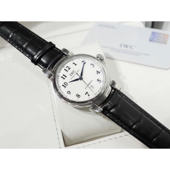 IWC万国 系列:150周年达文西系列1:1原装高端复刻 尺寸:40mm【表壳】每一个浑圆型的表壳都经过制表师专心致志的打磨,可移动式表耳使表带更加贴合手腕。两者配合使腕表产生独特的复古魅力。【机芯】采用优雅纤薄!!的海鸥独家定制自动上弦机芯,具备逆时针调试日历的功能(吻合正品)我们精心制作出万国表独特的外观魅力,更是追求复刻其内在的灵魂。 IWC万国 系列:150周年达文西系列1:1原装高端复刻 尺寸:40mm【表壳】每一个浑圆型的表壳都经过制表师专心致志的打磨,可移动式表耳使表带更加贴合手腕。两者配合使腕表产生独特的复古魅力。【机芯】采用优雅纤薄!!的海鸥独家定制自动上弦机芯,具备逆时针调试日历的功能(吻合正品)我们精心制作出万国表独特的外观魅力,更是追求复刻其内在的灵魂。