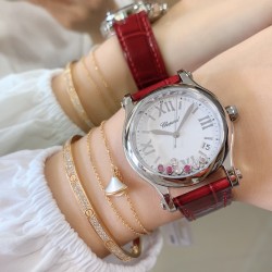 实拍 最新配色 特别款 最强副本萧邦CHOPARD快乐钻系列（原版开模）「中号36mm 」历时一年多研发终于面世，在蓝气球已经是女士标配的时代 萧邦快乐钻系列女表脱颖而出，成为时尚界追捧的一股潮流！此款不但能凸显出钻石的高贵而且更是「女神」最渴望拥有腕表之一 轻松出席各种场合不会出现「同款尴尬」【表带】标配美洲鳄鱼皮 【机芯】采用TOP级海鸥2892机芯，每颗机芯都经制表师的精调细选，确保带来稳定可靠的精准走时。绝世精品！图为36尺寸