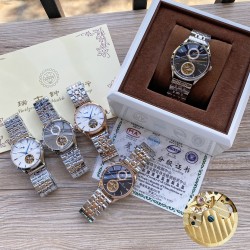 积家 Jaeger Lecoultre 精品男士腕表，多功能设计，技艺精湛，独具匠心，尊贵大气，绅士风范。采用全自动机械机芯，顶级316精钢表壳，进口小牛皮表带，矿物质超强镜面，尺寸43*13