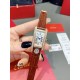 卡地亚-美国坦克-Cartier Tank Amricaine腕表,小号表款,三码合一。采用蓝宝水石晶镜面,瑞士石英机芯。原版开模,精钢表壳,八角形表冠,镶嵌一颗合成蓝色尖晶石,镀银表盘,剑形蓝钢指针,搭配原装光面折叠表扣,采用进口多色小牛皮。腕大表器优雅,深行受家青睐。表壳尺寸:34.80 x 19.00毫米。 卡地亚-美国坦克-Cartier Tank Amricaine腕表,小号表款,三码合一。采用蓝宝水石晶镜面,瑞士石英机芯。原版开模,精钢表壳,八角形表冠,镶嵌一颗合成蓝色尖晶石,镀银表盘,剑形蓝钢指针,搭配原装光面折叠表扣,采用进口多色小牛皮。腕大表器优雅,深行受家青睐。表壳尺寸:34.80 x 19.00毫米。