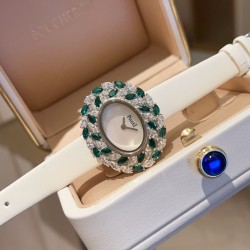 伯爵-PIAGET  全新高级珠宝系列，18K白金.玫瑰金，镶饰两圈马眼型切割美钻一圈22颗（约3.84克拉）－共44颗高级珠宝制作的一大挑战；钻石散发的耀眼光芒，皮带采用轻柔的缎面材质，与钻石造型形成优雅对比。原装尺寸31 X37 mm