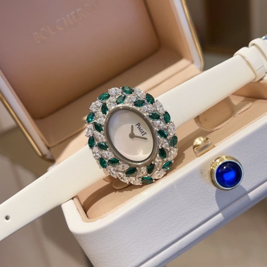 伯爵-PIAGET 全新高级珠宝系列,18K白金.玫瑰金,镶饰两圈马眼型切割美钻一圈22颗(约3.84克拉)-共44颗高级珠宝制作的一大挑战;钻石散发的耀眼光芒,皮带采用轻柔的缎面材质,与钻石造型形成优雅对比。原装尺寸31 X37 mm 伯爵-PIAGET 全新高级珠宝系列,18K白金.玫瑰金,镶饰两圈马眼型切割美钻一圈22颗(约3.84克拉)-共44颗高级珠宝制作的一大挑战;钻石散发的耀眼光芒,皮带采用轻柔的缎面材质,与钻石造型形成优雅对比。原装尺寸31 X37 mm