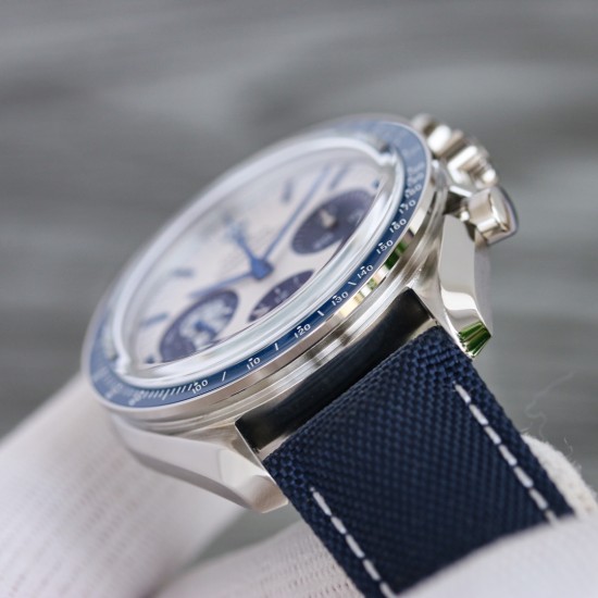 欧米茄 OMEGA 超霸系列310.32.42.50.02.001腕表(史努比奖”50周年纪念腕表），OB2 精钢表壳，蓝色氧化锆[ZrO2]陶瓷表圈，并饰以白色珐琅测速刻度，银白色表盘饰有经蓝色PVD处理的尖角形时标和指针， 密底，饰有致敬“阿波罗”13号任务及欧米茄“史努比奖”等黑色镌刻元素，定制3861型手动机械计时，42毫米。