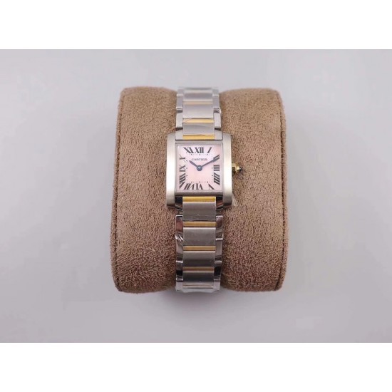 实拍 8848F出品卡地亚法国坦克!瑞士石英机芯,尺寸~25.35*20.3mm,其他的就不作多介绍了,均可官网查阅,下面我来讲讲它的迷人之处,坦克腕表家族中女性最喜欢的一个系列。首先正像坦克与履带的不可分离,法国坦克腕表的履带式表链不仅像一款简练的手镯将金属的光泽绽放无余,也更好的融合了坦克系列棱角分明、锐利的表壳边缘,二者的结合不仅使表款风格上有个完整的统一性,更是对坦克腕表系列的自由精神的完美诠释,因此法国坦克可谓是卡地亚坦克腕表系列之中的经典之作!保卡、吊牌、表带膜和外包装都有贴标型号!下手要快! 实拍 8848F出品卡地亚法国坦克!瑞士石英机芯,尺寸~25.35*20.3mm,其他的就不作多介绍了,均可官网查阅,下面我来讲讲它的迷人之处,坦克腕表家族中女性最喜欢的一个系列。首先正像坦克与履带的不可分离,法国坦克腕表的履带式表链不仅像一款简练的手镯将金属的光泽绽放无余,也更好的融合了坦克系列棱角分明、锐利的表壳边缘,二者的结合不仅使表款风格上有个完整的统一性,更是对坦克腕表系列的自由精神的完美诠释,因此法国坦克可谓是卡地亚坦克腕表系列之中的经典之作!保卡、吊牌、表带膜和外包装都有贴标型号!下手要快!