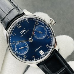 【ZF Factory销量神器】V5升级版 IWC万国葡7－葡萄牙系列 七日链 ！1⃣️搭载定制版C.52010自动机械机芯！2⃣️独立小秒针，真动能指示！3⃣️蓝宝石玻璃镜面！4⃣️定制版意大利牛皮表带，原装扣子！5⃣️直径42毫米！ZF出品 必属精品 欢迎您的品鉴！