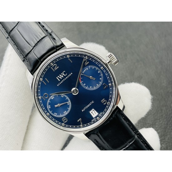 【ZF Factory销量神器】V5升级版 IWC万国葡7-葡萄牙系列 七日链 !1⃣️搭载定制版C.52010自动机械机芯!2⃣️独立小秒针,真动能指示!3⃣️蓝宝石玻璃镜面!4⃣️定制版意大利牛皮表带,原装扣子!5⃣️直径42毫米!ZF出品 必属精品 欢迎您的品鉴! 【ZF Factory销量神器】V5升级版 IWC万国葡7-葡萄牙系列 七日链 !1⃣️搭载定制版C.52010自动机械机芯!2⃣️独立小秒针,真动能指示!3⃣️蓝宝石玻璃镜面!4⃣️定制版意大利牛皮表带,原装扣子!5⃣️直径42毫米!ZF出品 必属精品 欢迎您的品鉴!