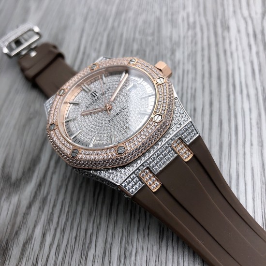 爱彼 Audemars Piguet MR1 皇家橡树系列 15400 阿拉伯数️方钻手表 搭载316L不锈精钢表壳 实心厚重钢带精选进口奥地利水钻 光彩闪耀 搭载2813改3120全自动机芯 精准稳定走时 耗时12个月改装还原正品AP满钻效果,尺寸41.5x12mm 重量170g 爱彼 Audemars Piguet MR1 皇家橡树系列 15400 阿拉伯数️方钻手表 搭载316L不锈精钢表壳 实心厚重钢带精选进口奥地利水钻 光彩闪耀 搭载2813改3120全自动机芯 精准稳定走时 耗时12个月改装还原正品AP满钻效果,尺寸41.5x12mm 重量170g
