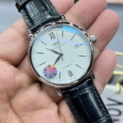 IWC 万国 波涛菲诺 系列！316L精钢表壳顶级打磨，表耳R弧度同步原装够大，线条更优美，表壳与底盖衔接完美，定制日历字体及粗细 绅士商务休闲首选！
