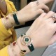 【独家美拍萧邦经邦萧邦HAPPY DIAMONDS系列快乐钻腕表】新增最新绿表盘 蓝宝石玻璃镜面 我们就是自己的神话 原厂瑞士石英机芯 镜面内7颗快乐钻自由转动 活动钻石围绕表盘回旋起舞 制作精巧的表壳玩味透明概念 chopard家标志性的Happy钻石在两片蓝宝石水晶玻璃 形成的空间内自由滑动 充分展现自由和欢快的感觉 表壳顶端与底端各缀有一圈钻石 树叶形指针 较小的同心圆为珍珠母贝质地 呈圆满的球型 两个同心圆环上皆全手工镶有钻石 七颗灵动钻石如悬空漂浮一般 细节见真知 【独家美拍萧邦经邦萧邦HAPPY DIAMONDS系列快乐钻腕表】新增最新绿表盘 蓝宝石玻璃镜面 我们就是自己的神话 原厂瑞士石英机芯 镜面内7颗快乐钻自由转动 活动钻石围绕表盘回旋起舞 制作精巧的表壳玩味透明概念 chopard家标志性的Happy钻石在两片蓝宝石水晶玻璃 形成的空间内自由滑动 充分展现自由和欢快的感觉 表壳顶端与底端各缀有一圈钻石 树叶形指针 较小的同心圆为珍珠母贝质地 呈圆满的球型 两个同心圆环上皆全手工镶有钻石 七颗灵动钻石如悬空漂浮一般 细节见真知