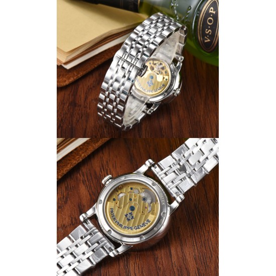时尚新款 PATEK PHILIPPE【新年巨献 最高版本】百达翡丽超级多功能系列(功能 12字位日月星辰显示 6字位飞达显示)和原装一样的带水平压纹工艺,带荧光刻度 ,42mm直径。316L精钢镀金,原装进口镀膜水晶镜面。字面的外钻为施华洛世奇钻,通透闪亮,气质非凡。在目前技术范畴内尽可能接近原装,此款腕表让您驾驭所有场合。 时尚新款 PATEK PHILIPPE【新年巨献 最高版本】百达翡丽超级多功能系列(功能 12字位日月星辰显示 6字位飞达显示)和原装一样的带水平压纹工艺,带荧光刻度 ,42mm直径。316L精钢镀金,原装进口镀膜水晶镜面。字面的外钻为施华洛世奇钻,通透闪亮,气质非凡。在目前技术范畴内尽可能接近原装,此款腕表让您驾驭所有场合。